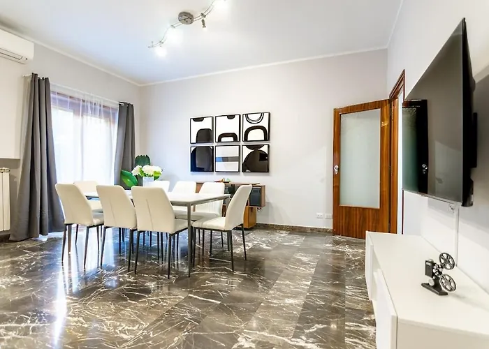 Elegant Retreat In Rome, Comfort & Style - Metro A Apartment